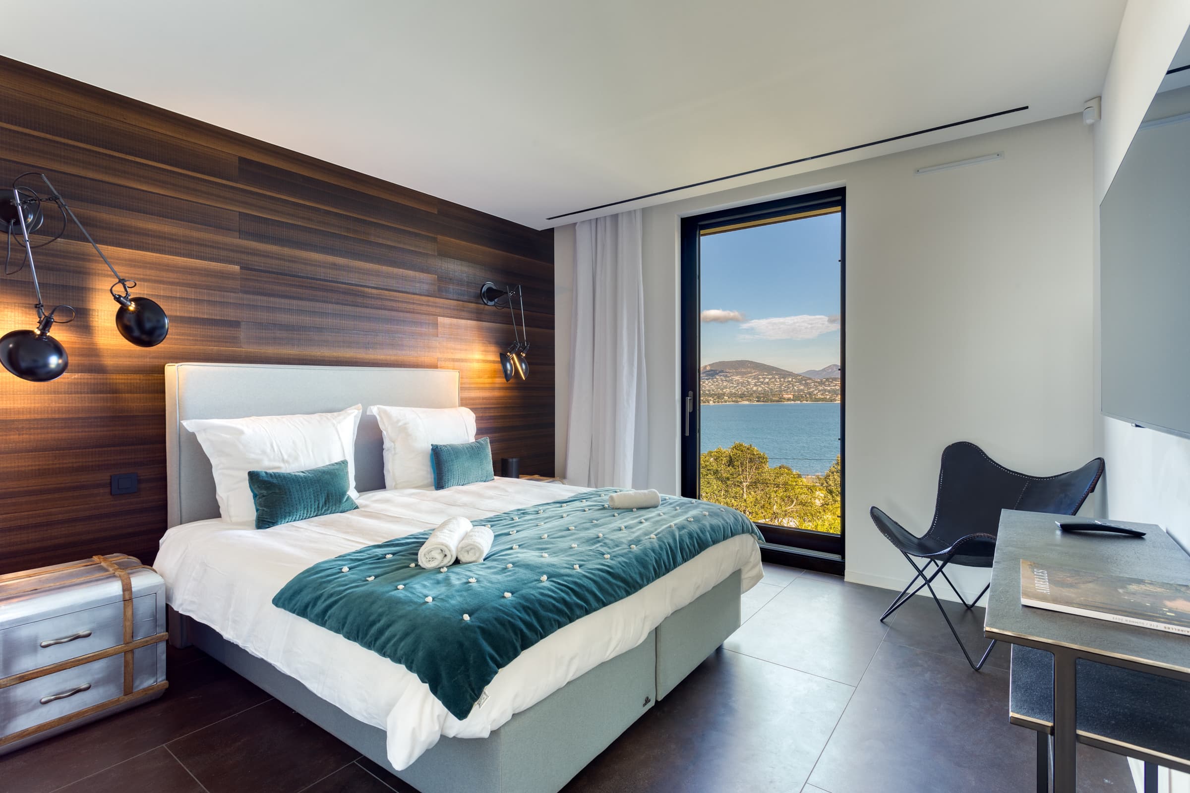 Villa à vendre à Gassin avec 6 chambres et salles de bains attenantes. Confort, intimité et luxe dans le Domaine de Sinopolis.