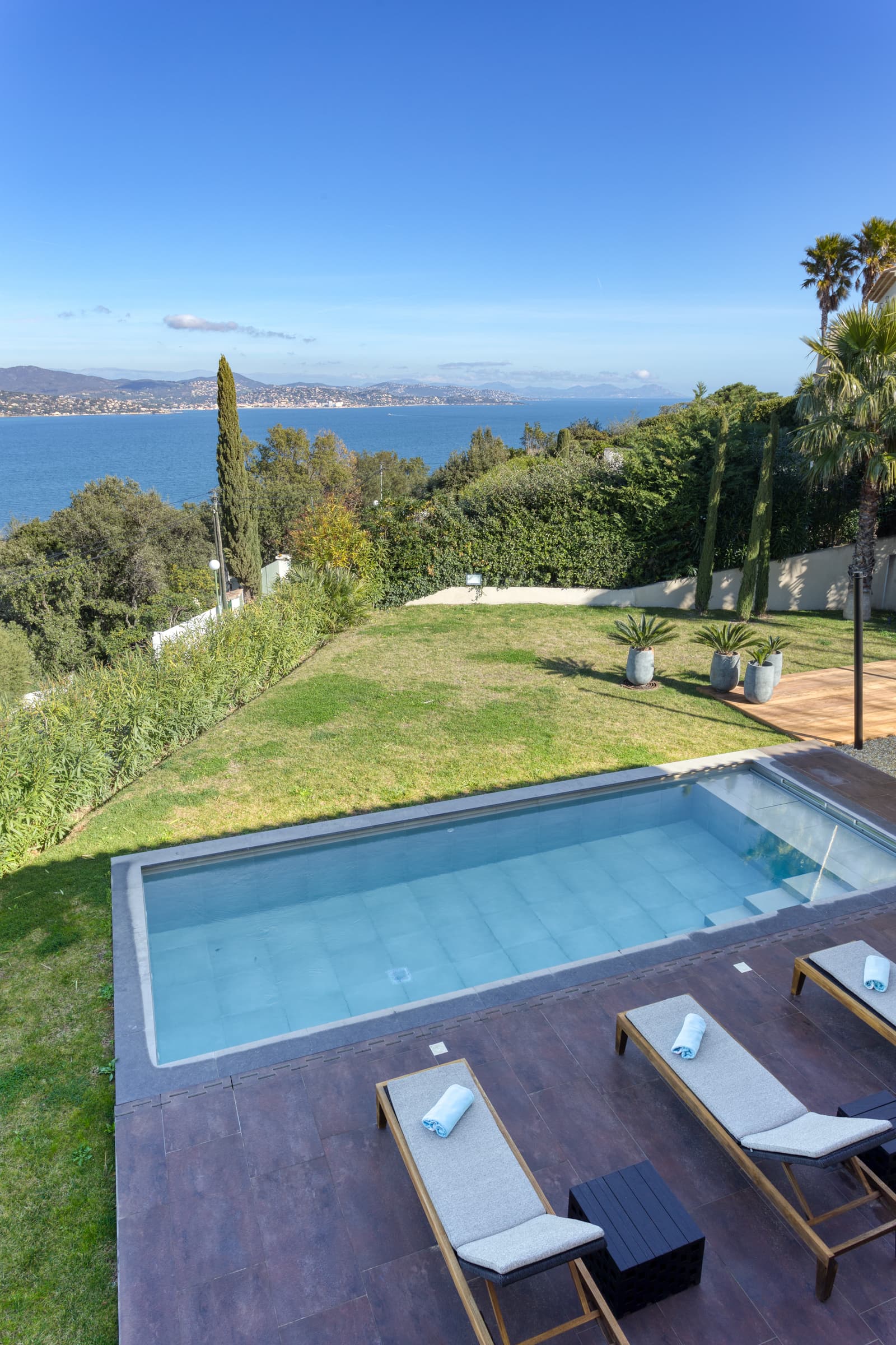 Villa à vendre avec piscine chauffée à Gassin. Profitez du soleil et d’une vue mer exceptionnelle dans le Domaine de Sinopolis.