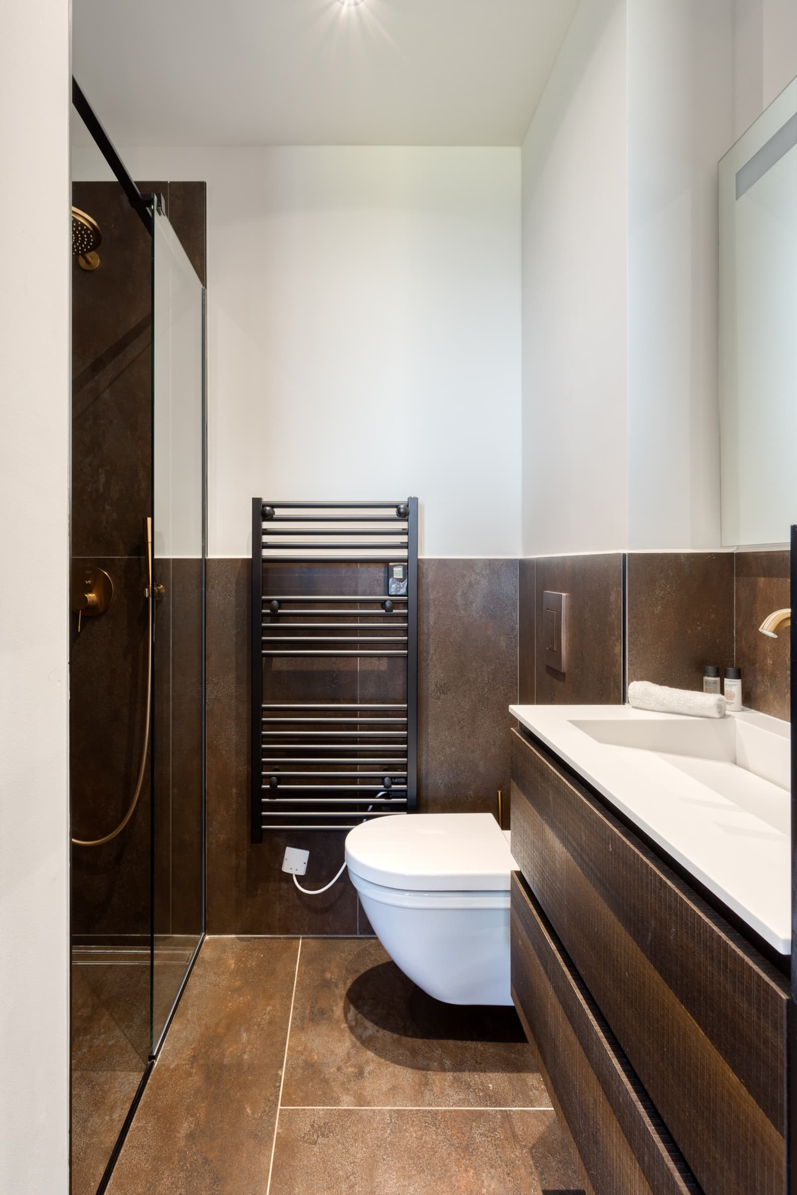 Salle d’eau contemporaine dans villa de luxe à vendre à Gassin, Domaine de Sinopolis. Finitions haut de gamme et confort optimal.