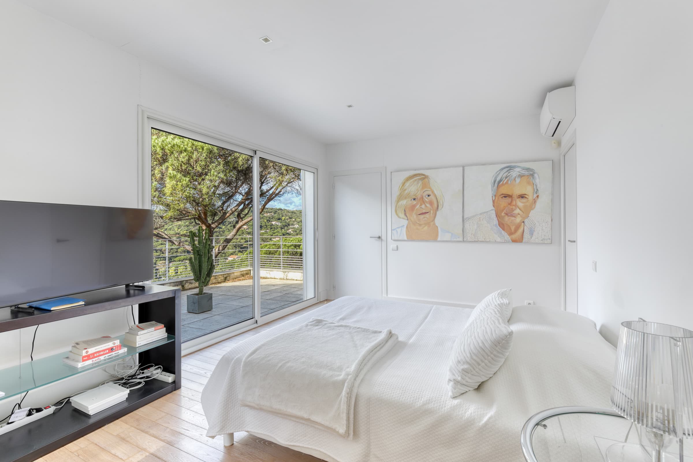 Suite parentale avec salle de bains et terrasse pour cette villa à vendre à La Croix-Valmer.