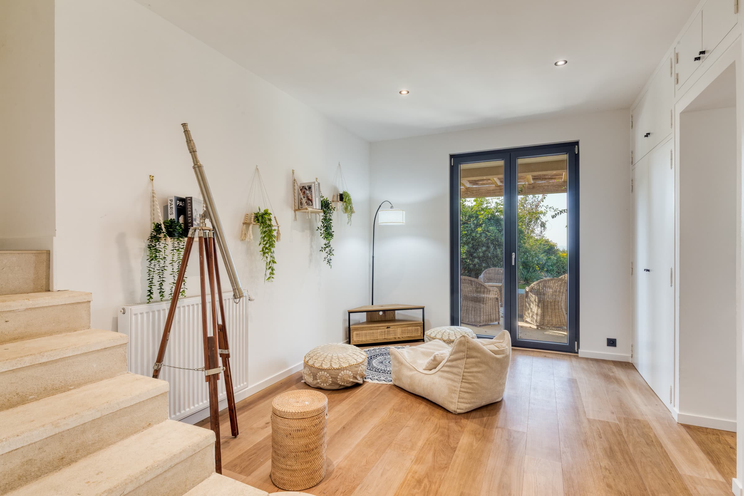 Espace polyvalente pour recevoir famille et amis. Villa d’exception à vendre à La Croix-Valmer.