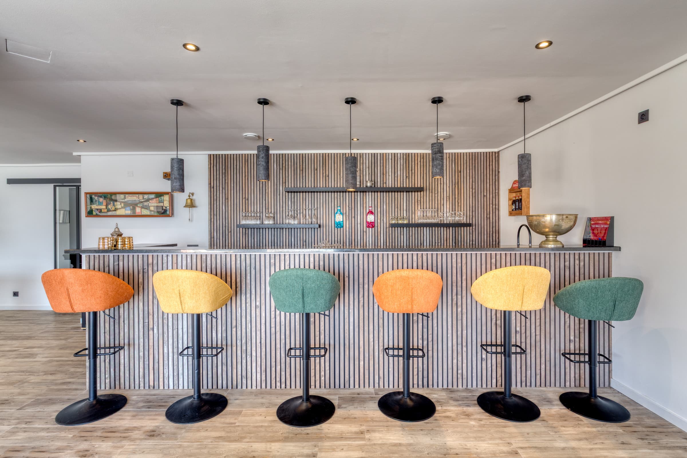 Salle de jeux, bar, billard et espace TV pour recevoir famille et amis. Villa d’exception à vendre à La Croix-Valmer.