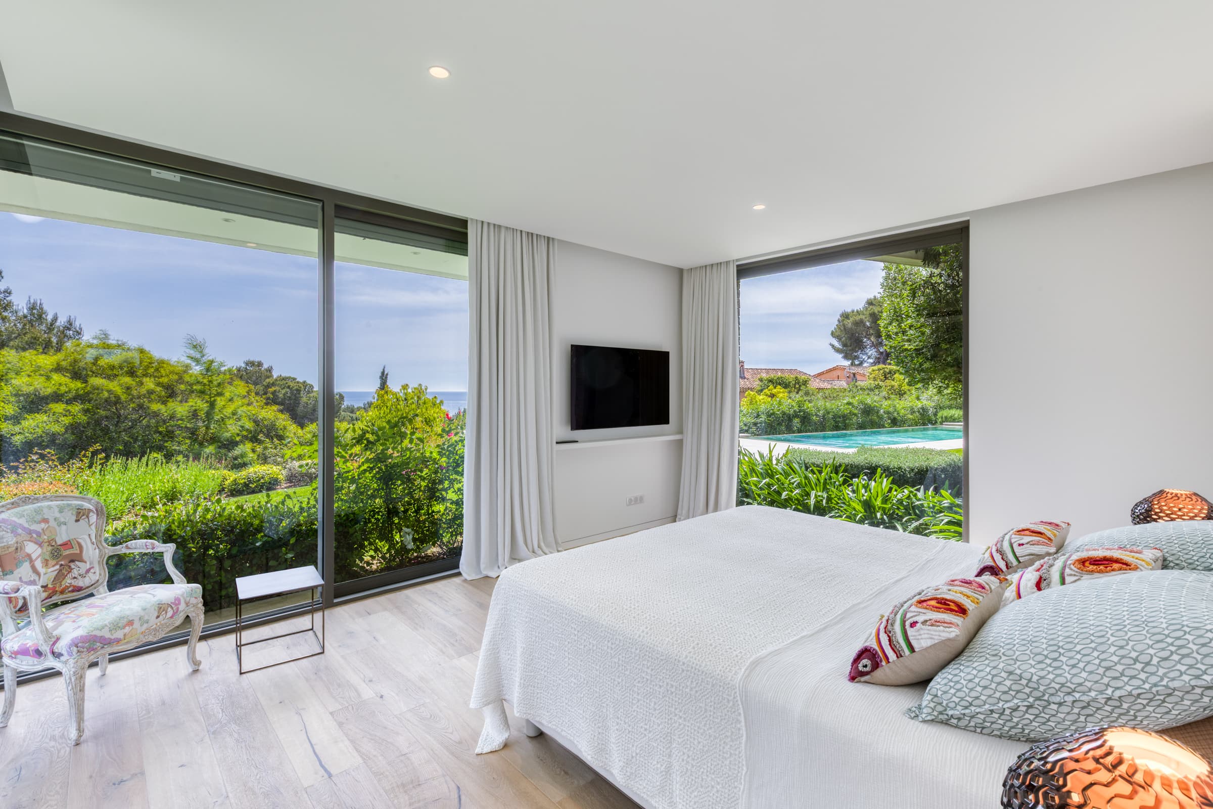 Élégance et intimité pour cette suite avec vue sur la mer à Cavalaire-sur-Mer