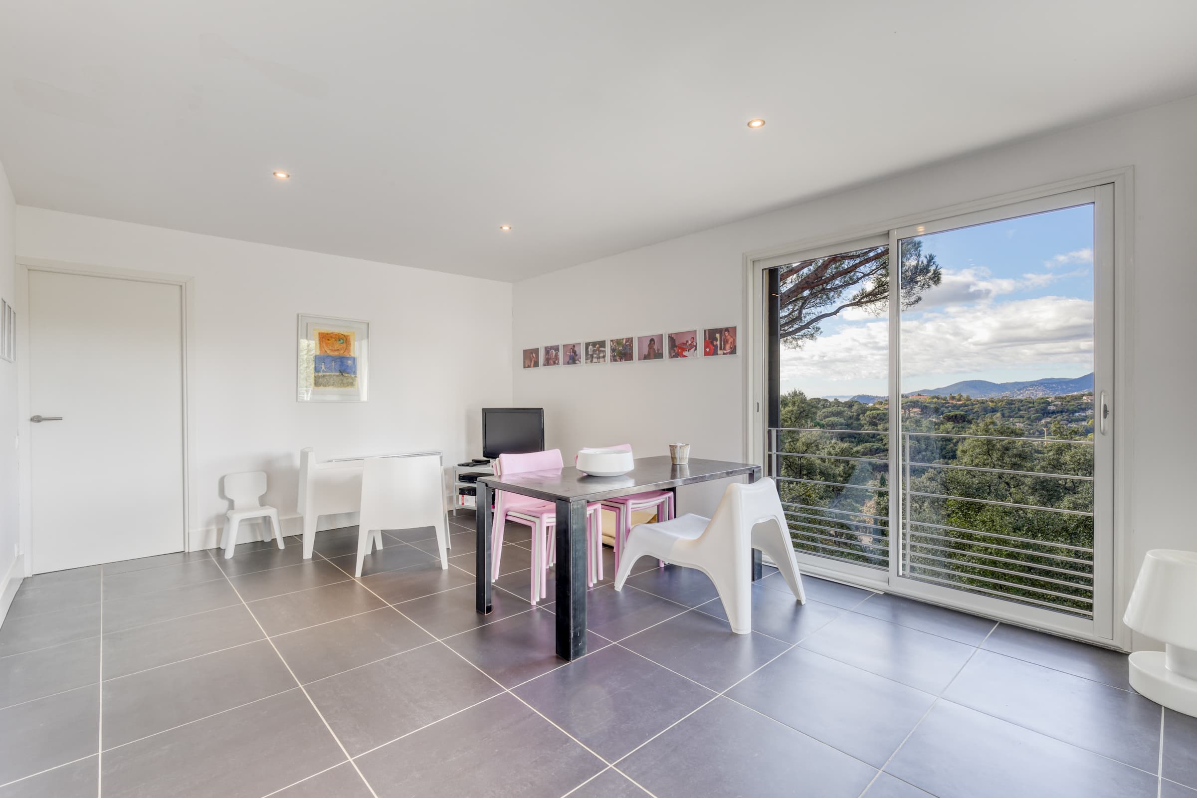 Villa à vendre à La Croix-Valmer avec espace invités indépendant et kitchenette, idéal pour recevoir.