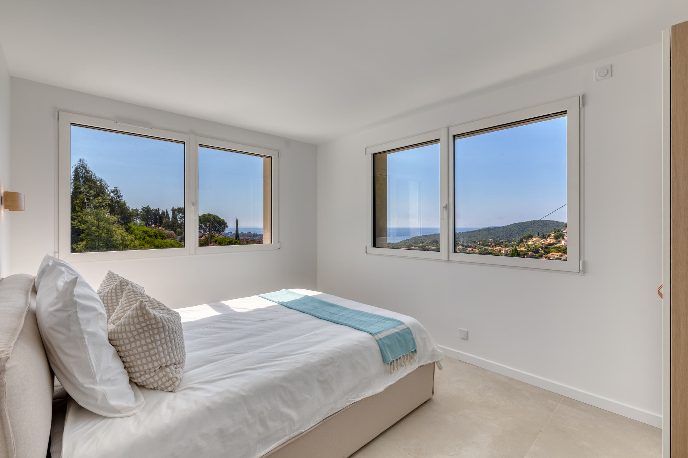 Villa à vendre Cavalaire-sur-Mer : Suite avec vue mer.