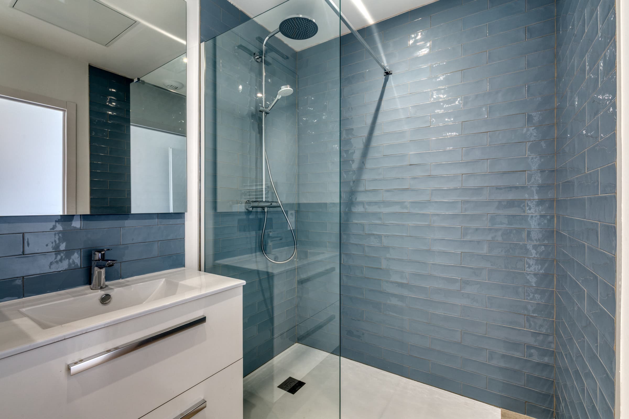 Villa à vendre Cavalaire-sur-Mer : Salle de douche privative pour invités ou enfants.