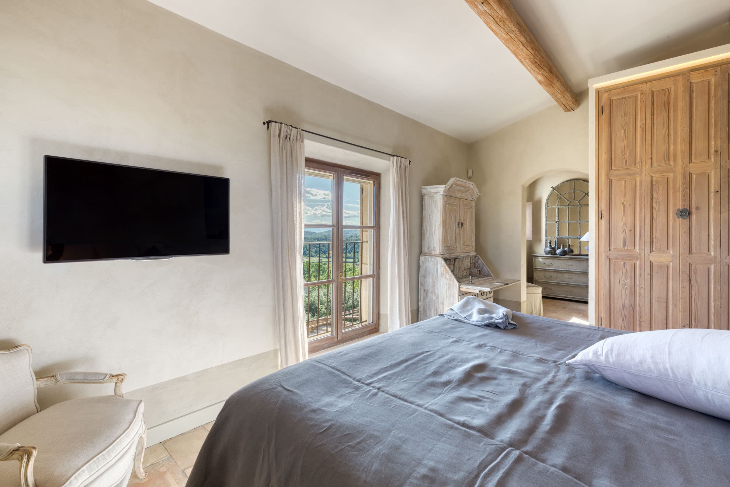 Suite luxueuse avec dressing et salle de bain privée, propriété premium en vente à Entrecasteaux.