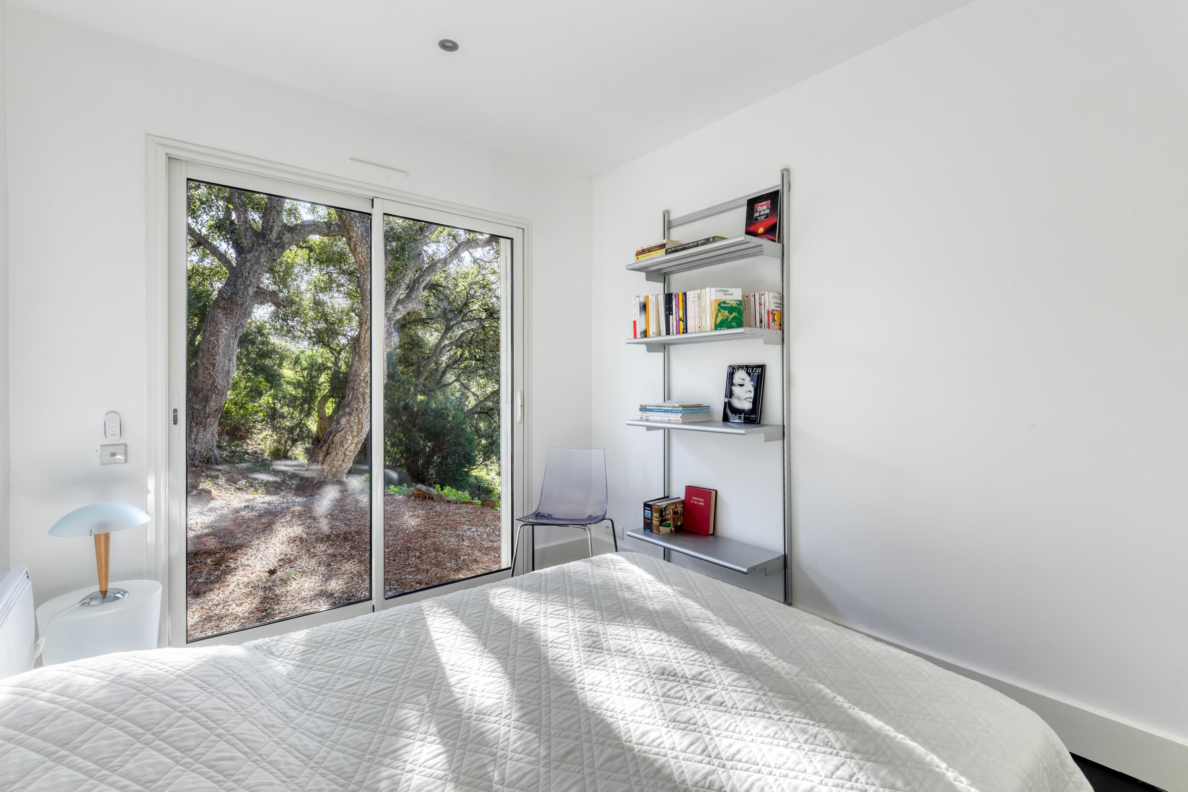 Villa familiale à vendre à Gigaro avec 6 chambres lumineuses et vue mer.