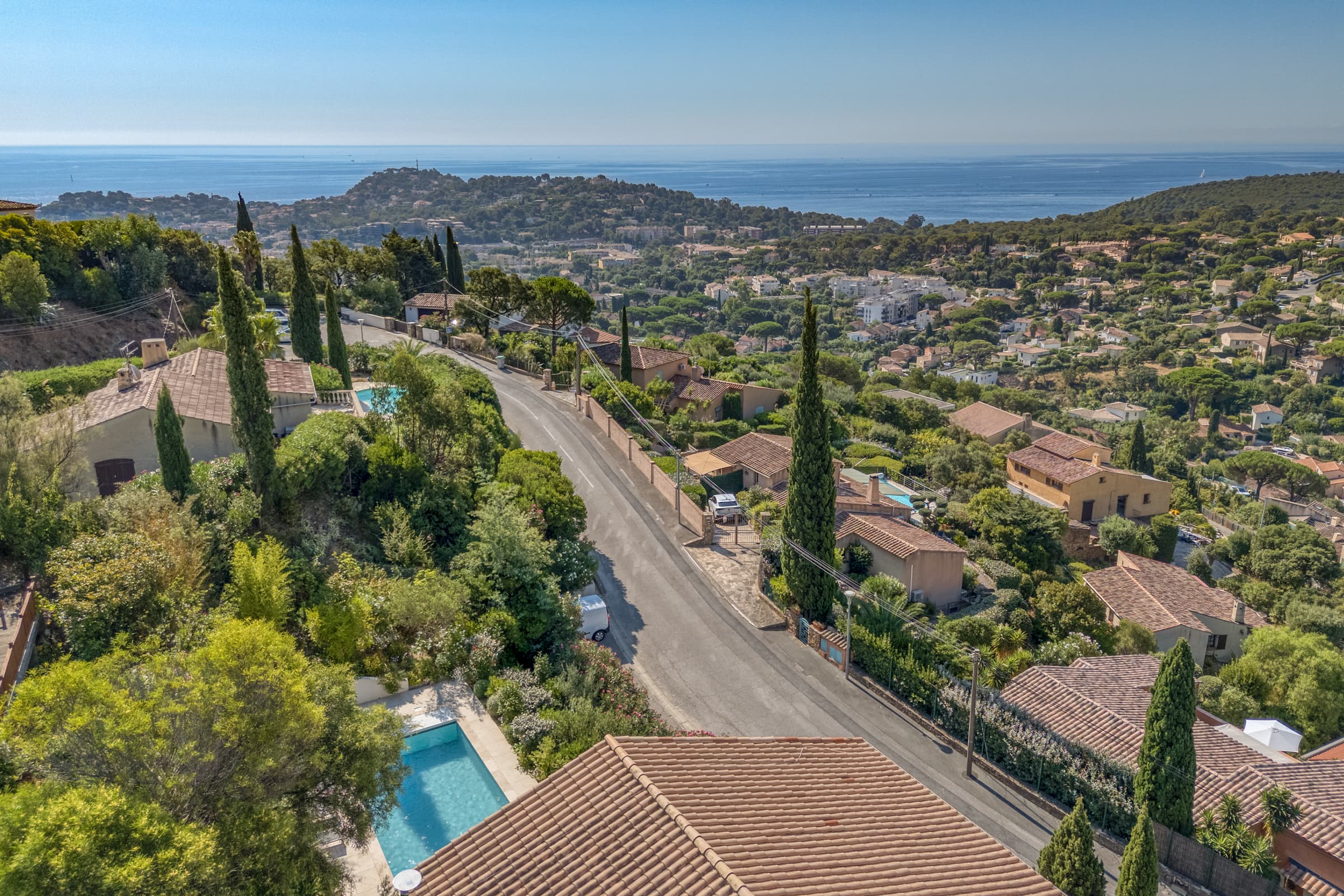 Villa à vendre Cavalaire-sur-Mer : Profitez d’une vue dégagée sur la mer et d’un style de vie méditerranéen exceptionnel.