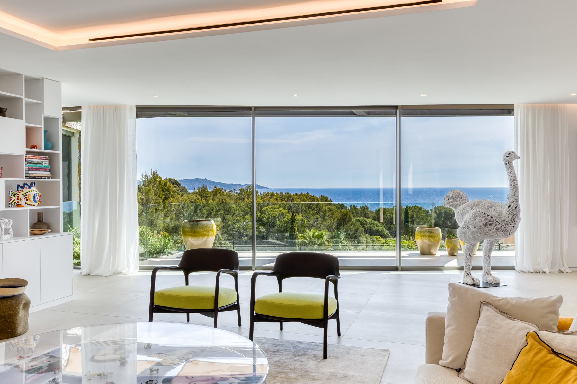 Une expérience unique où la mer s’invite dans votre quotidien, entre ciel azur et horizon infini.