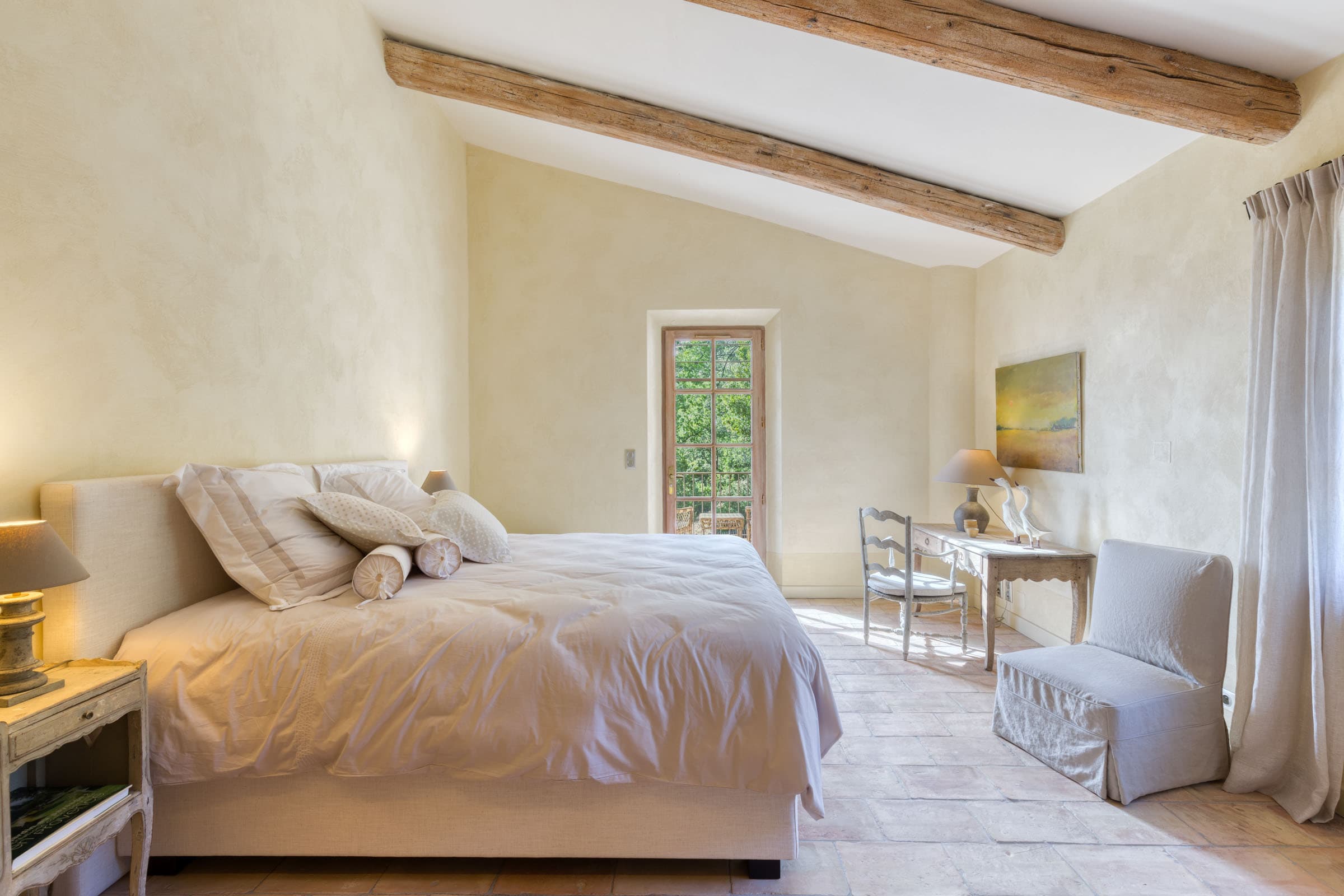 Suite luxueuse avec dressing et salle de bain privée, propriété premium en vente à Entrecasteaux.