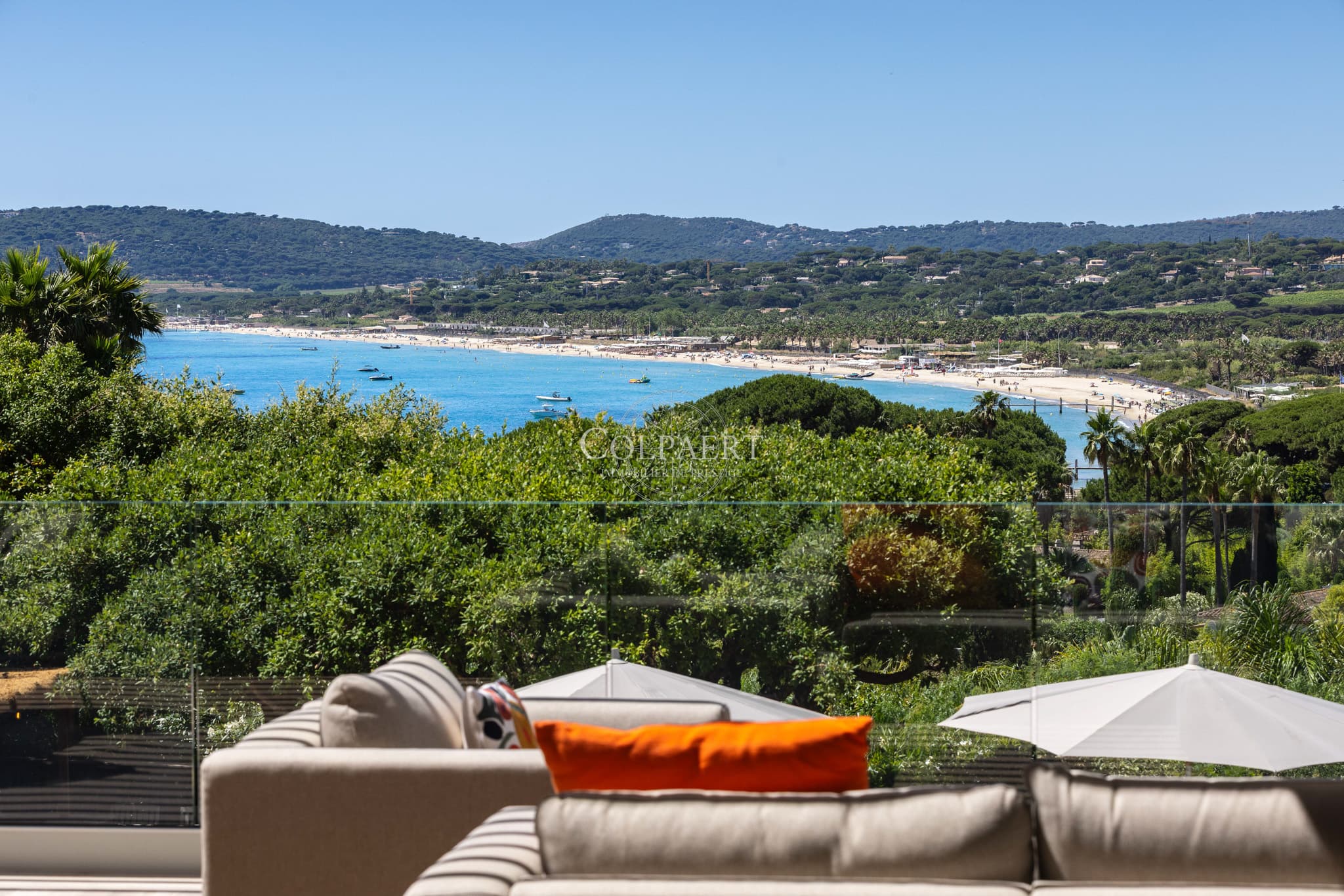 Vue panoramique sur la Méditerranée depuis une propriété d'exception située à Ramatuelle