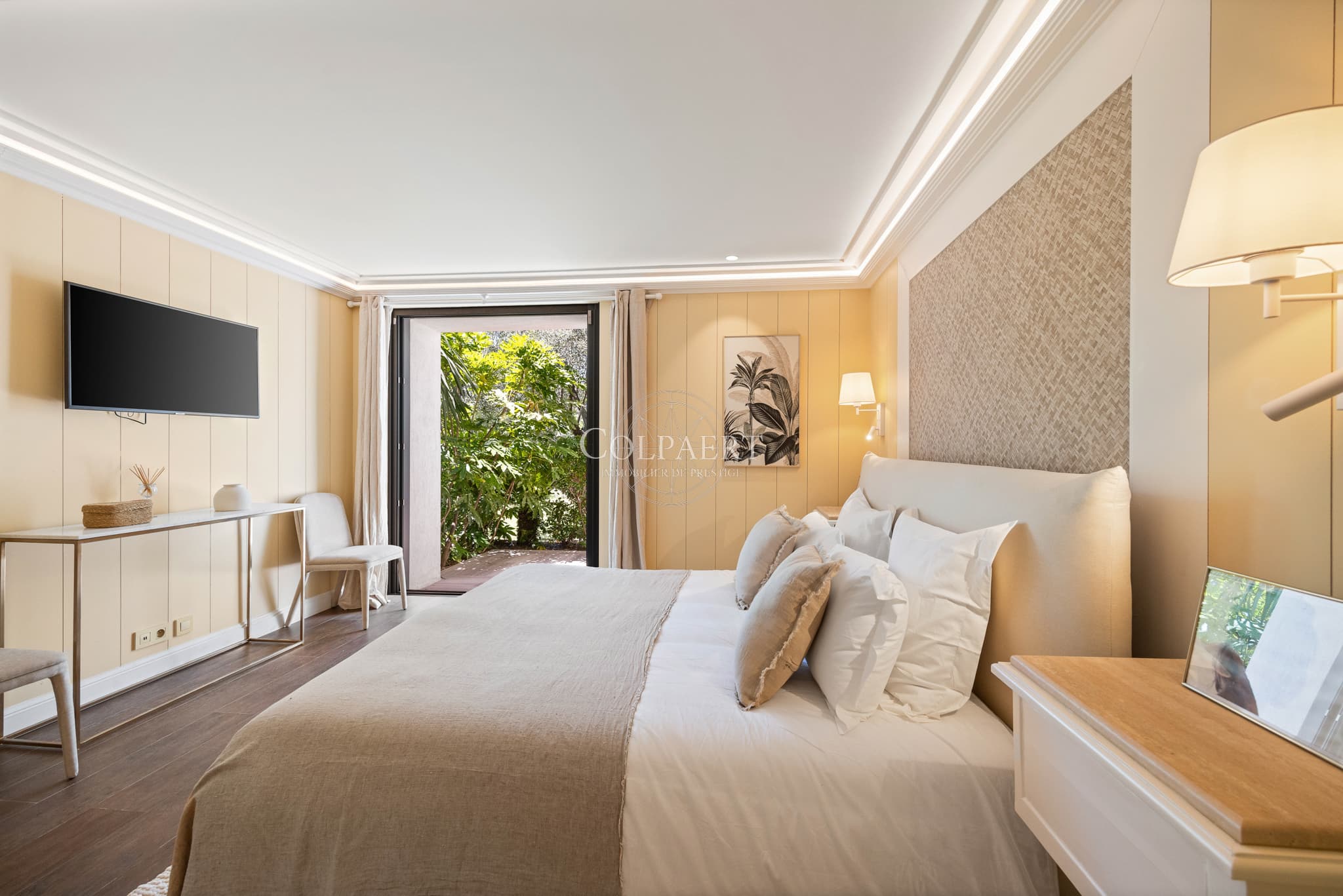 Suite raffinée avec salle de bains privative au sein d'une propriété de prestige proche de Pampelonne.