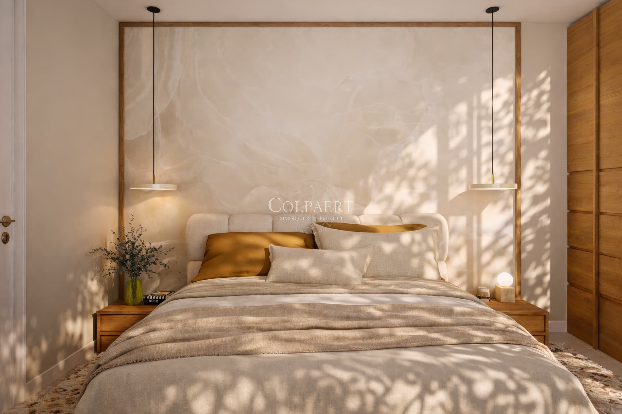 Chambres confortables avec accès extérieur dans un appartement de luxe à Saint-Tropez, offrant calme, lumière et finitions haut de gamme.