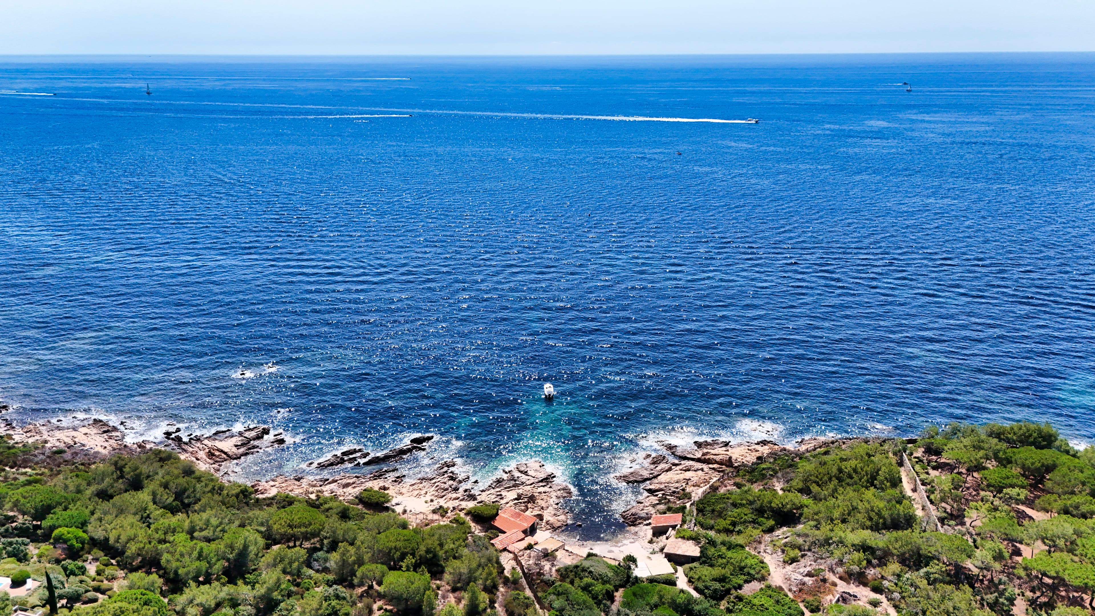 Panorama méditerranéen depuis la propriété à vendre à Ramatuelle, au cœur du quartier de La Quessine.
