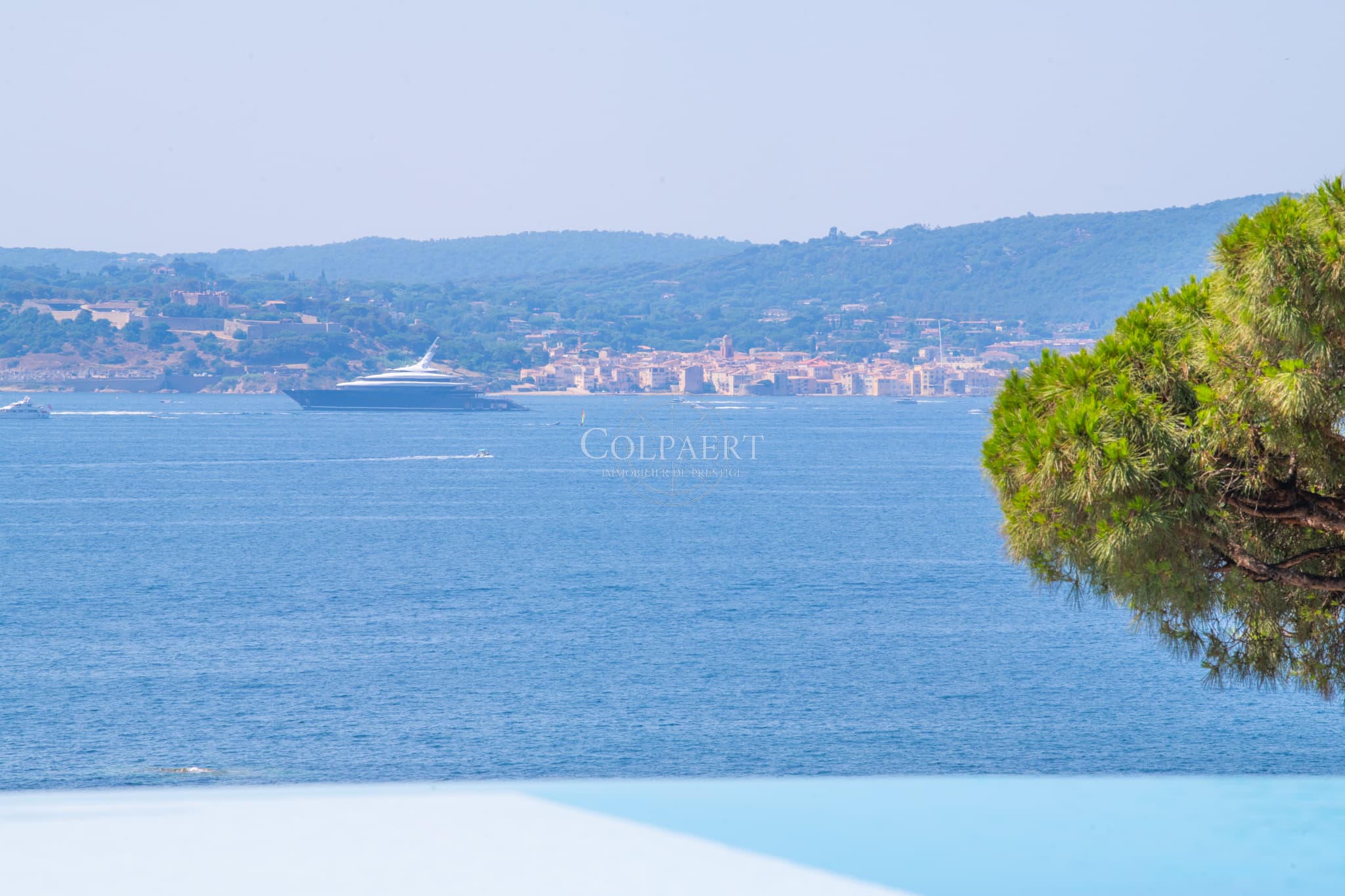 Villa contemporaine à vendre à Sainte-Maxime avec vue mer panoramique sur le golfe de Saint-Tropez