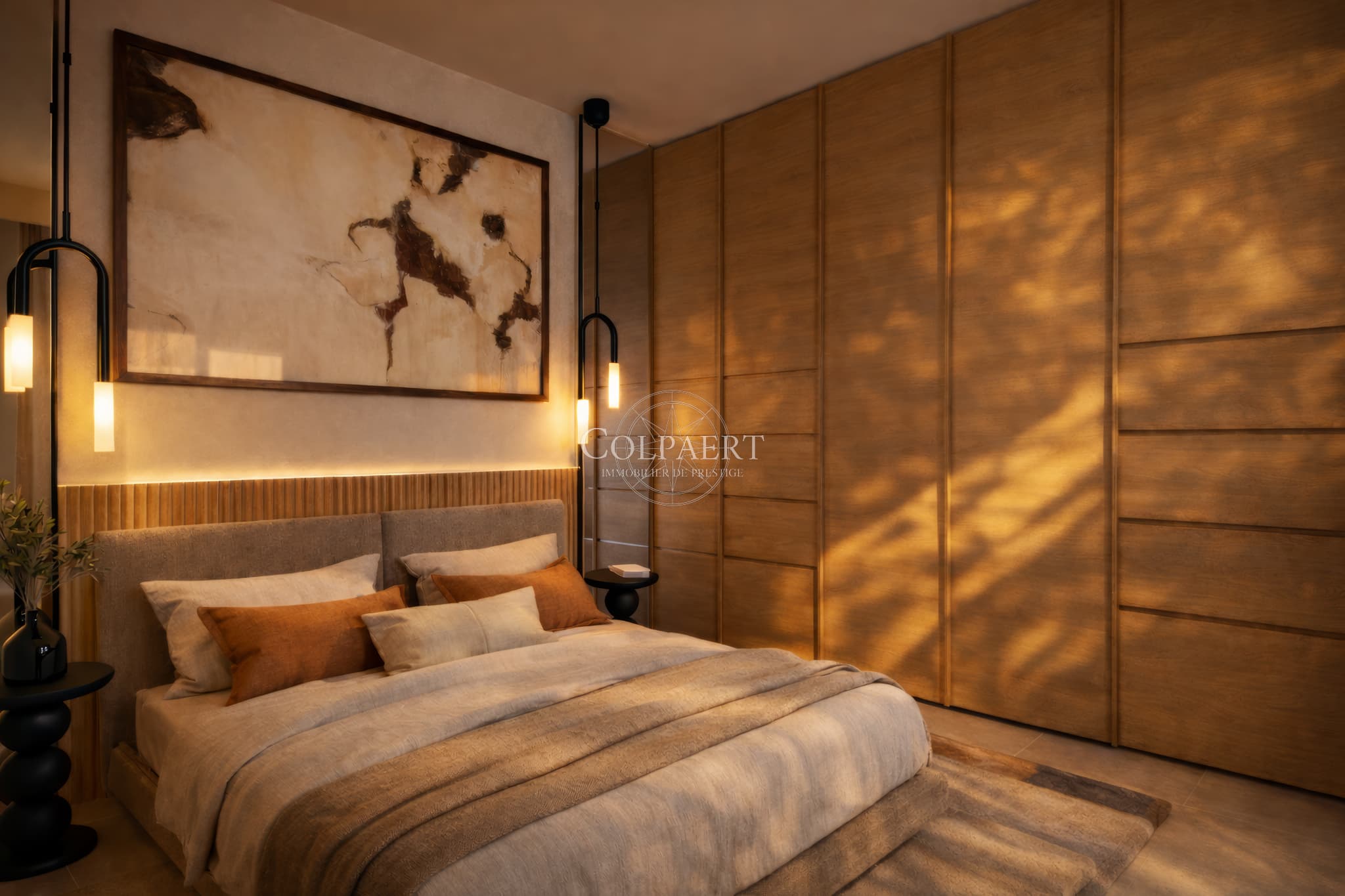 Chambres confortables avec accès extérieur dans un appartement de luxe à Saint-Tropez, offrant calme, lumière et finitions haut de gamme.