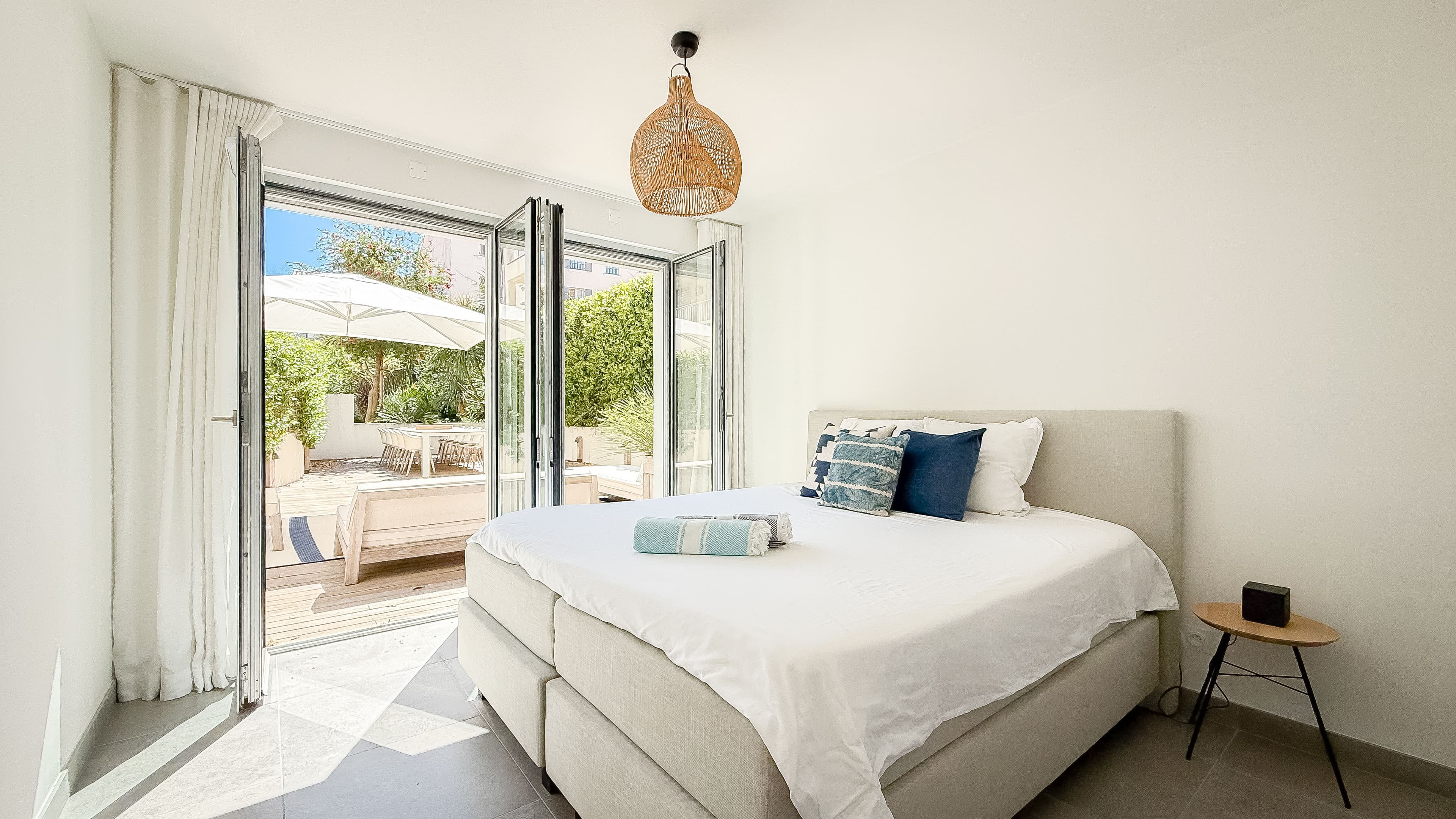 Suite parentale dans appartement à vendre Saint-Tropez, rez-de-jardin avec accès terrasse.