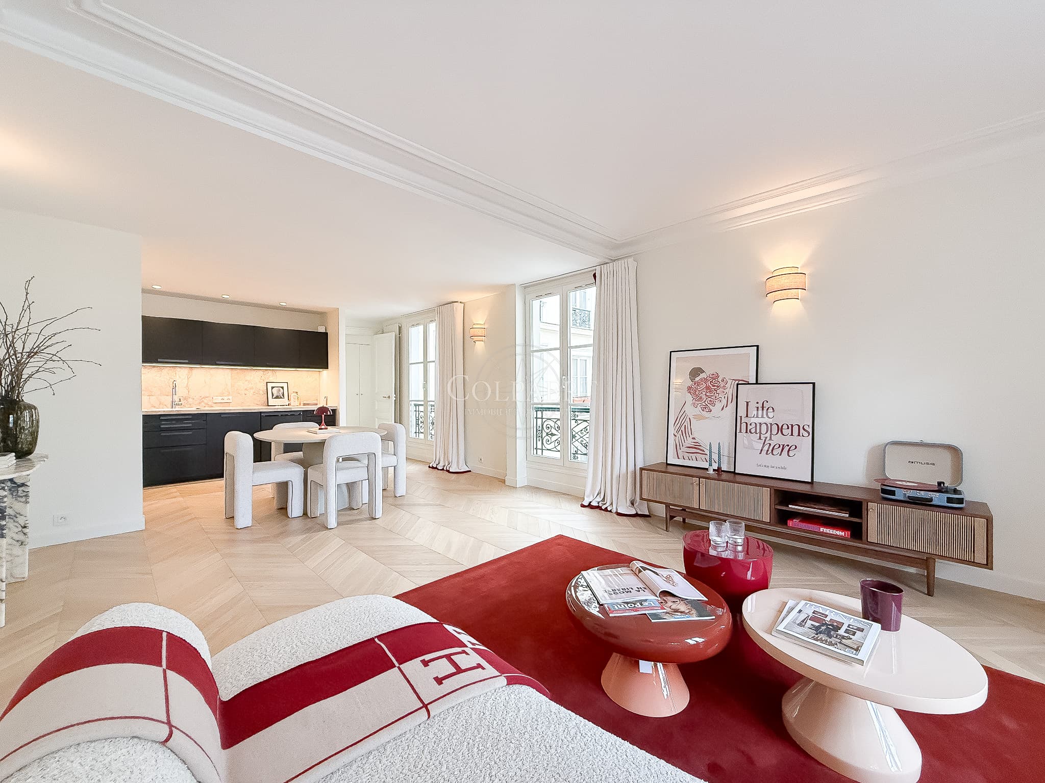 Joli séjour d'un appartement à la vente à Paris, finitions élégantes