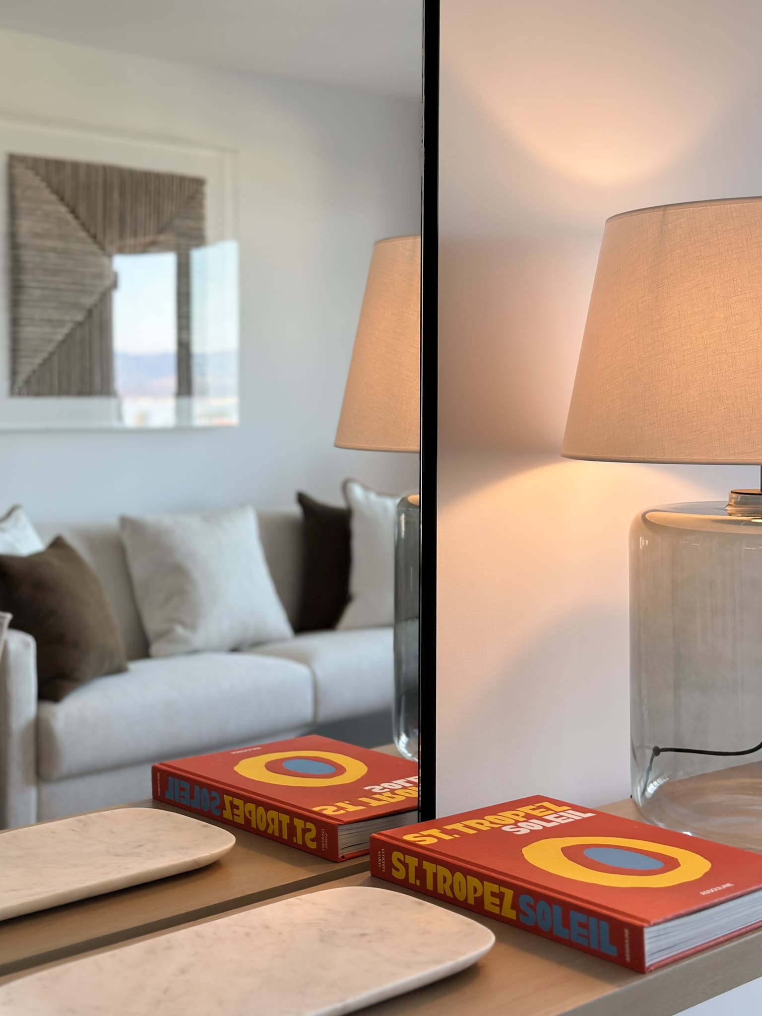 Détail raffiné d’un appartement de prestige à vendre à Saint-Tropez, illustrant l’élégance et la qualité des finitions.