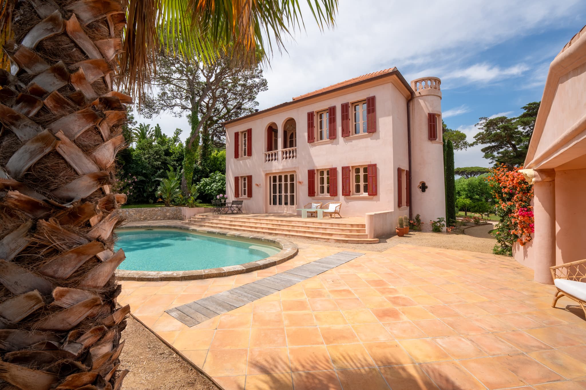 Élégante piscine au sein d’une propriété de prestige à Saint-Tropez