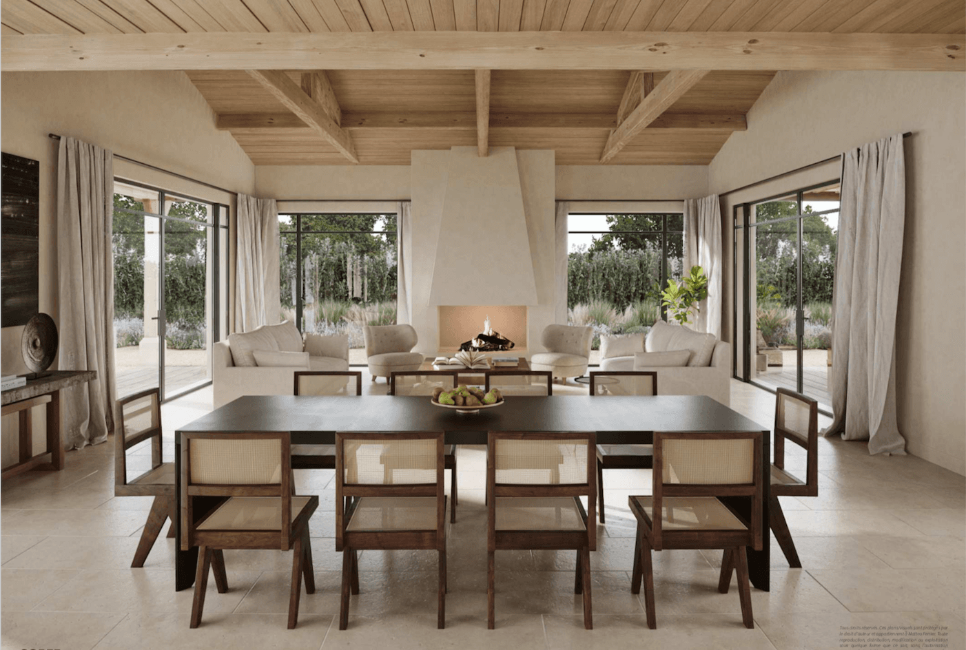 Espace salle à manger dans villa à vendre à Saint-Tropez, avec lumière naturelle, ouvert sur jardin