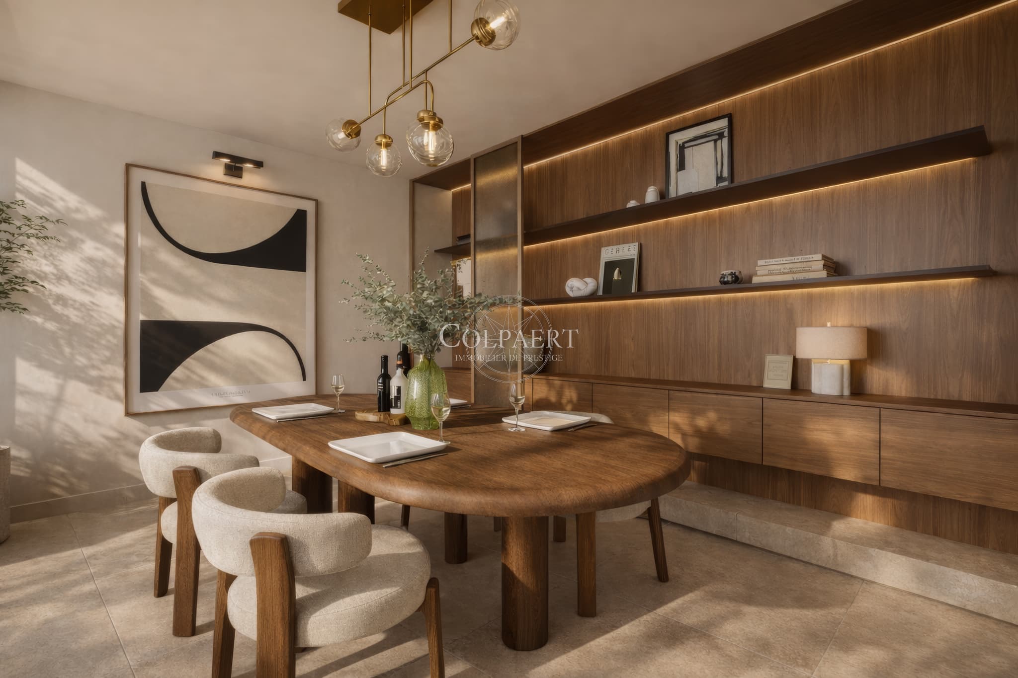 Salle à manger conviviale et élégante dans un appartement de luxe à Saint-Tropez, idéale pour profiter d’un cadre raffiné au Patio Ruben.