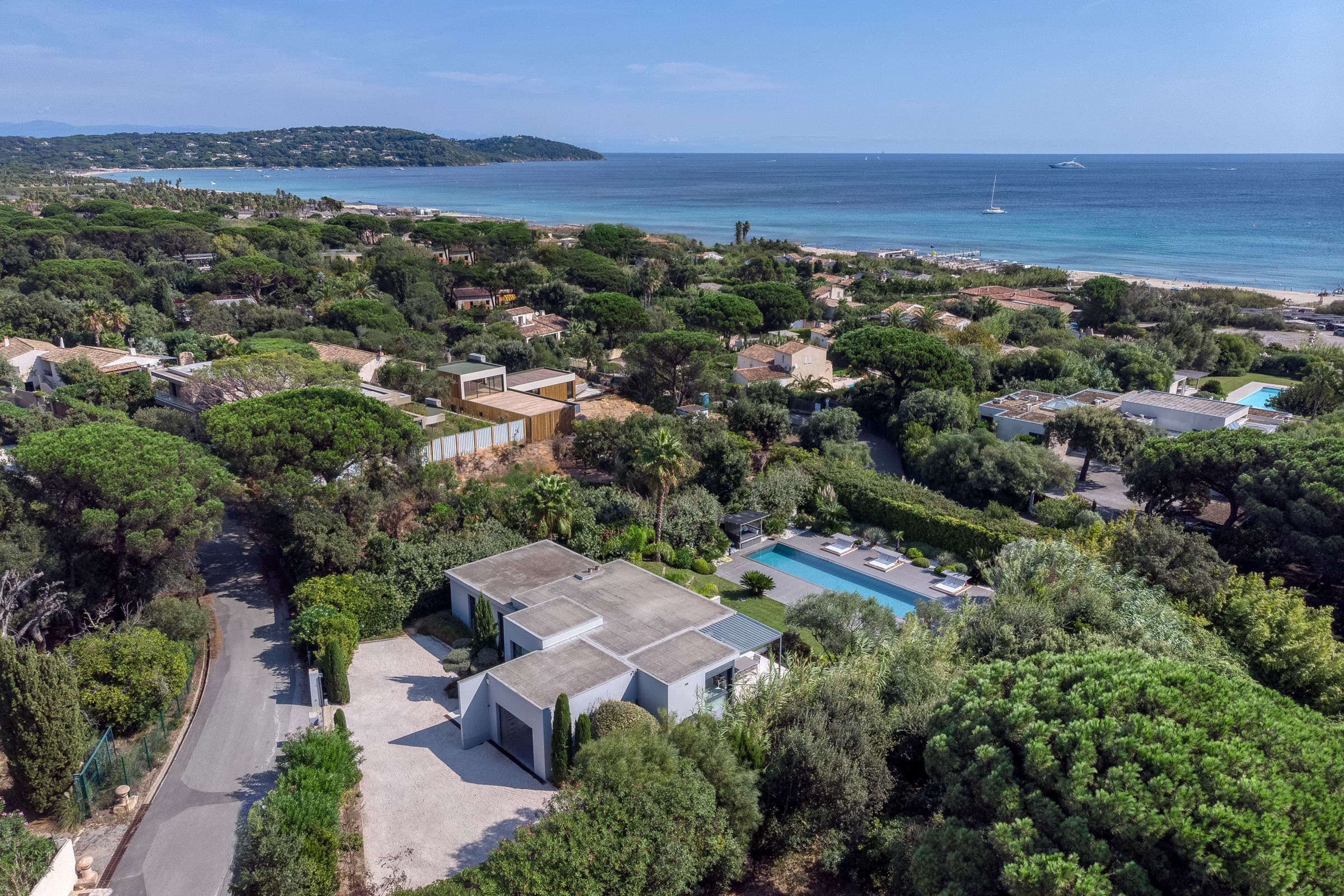 Vue panoramique sur la plage de Pampelonne depuis la villa de luxe à vendre près du Club 55.