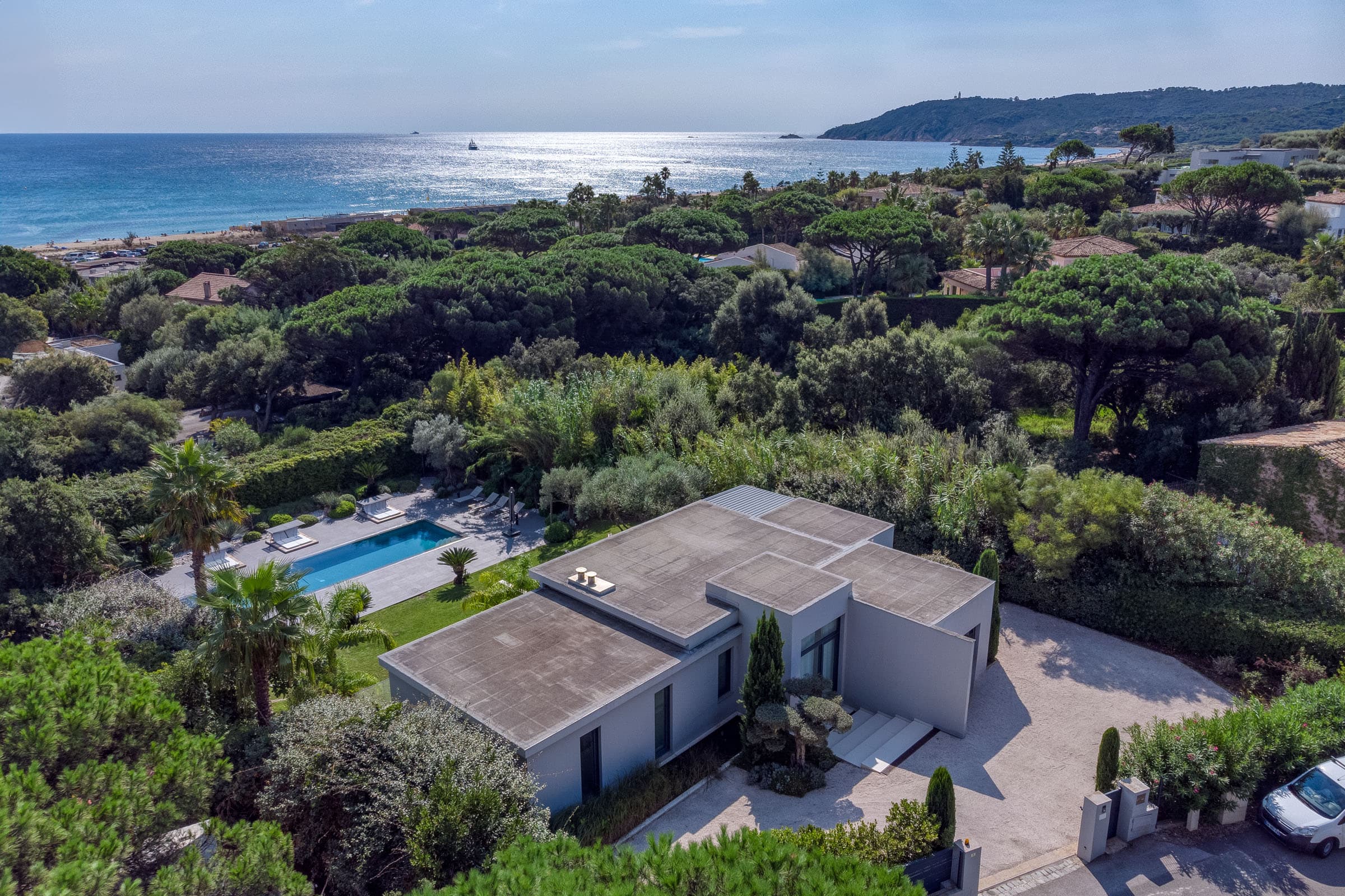 Vue panoramique sur la plage de Pampelonne depuis la villa de luxe à vendre près du Club 55.